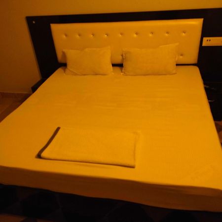 Oyo Palace Hotel Rohtak ภายนอก รูปภาพ