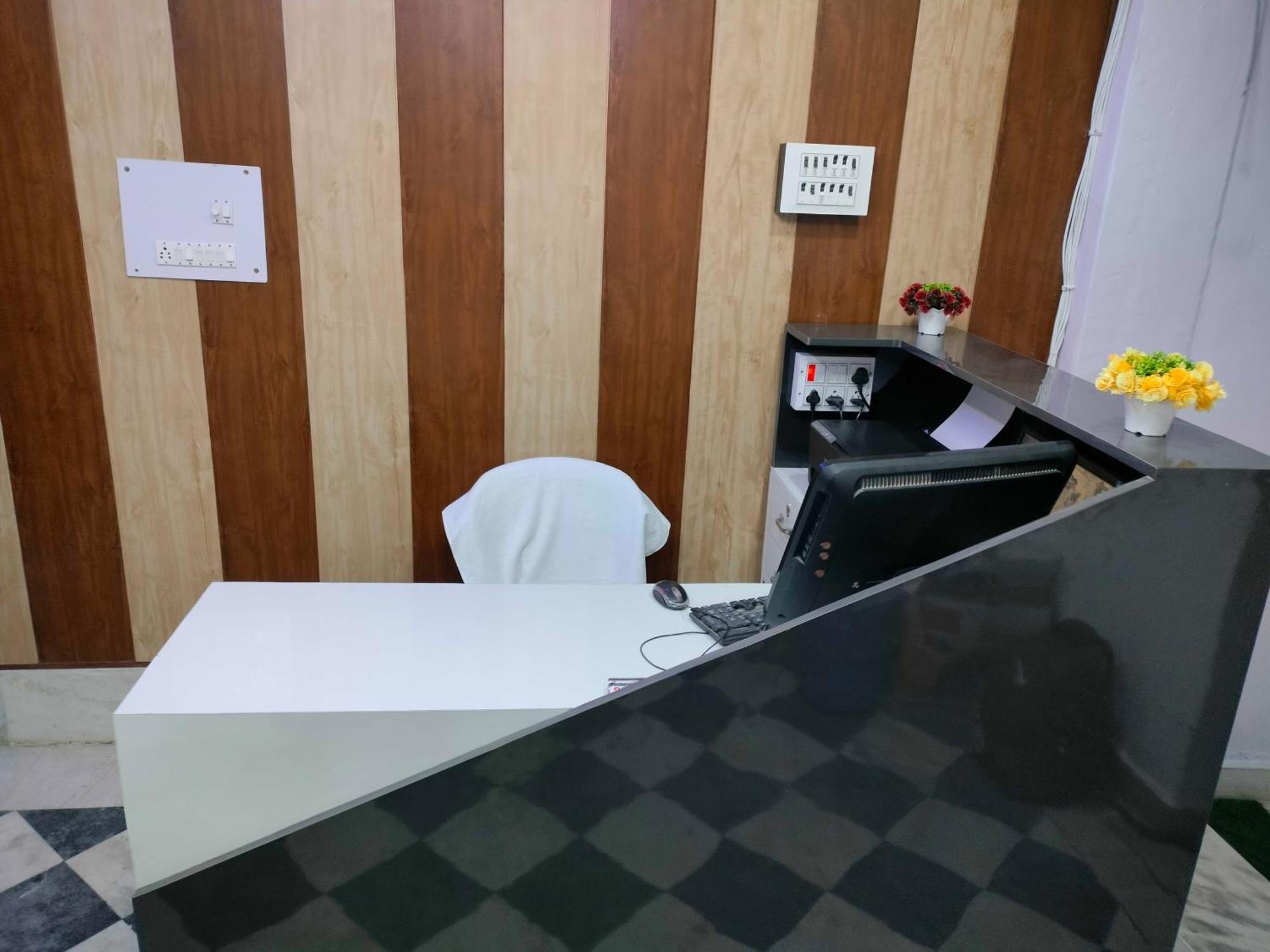 Oyo Palace Hotel Rohtak ภายนอก รูปภาพ
